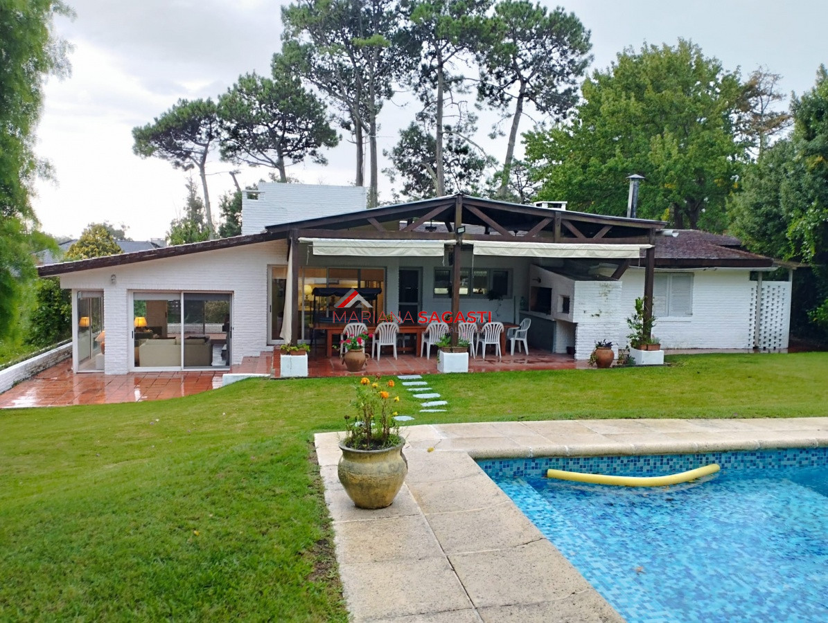 Casa ID.3866 - CHALET CUATRO DORMITORIOS!!