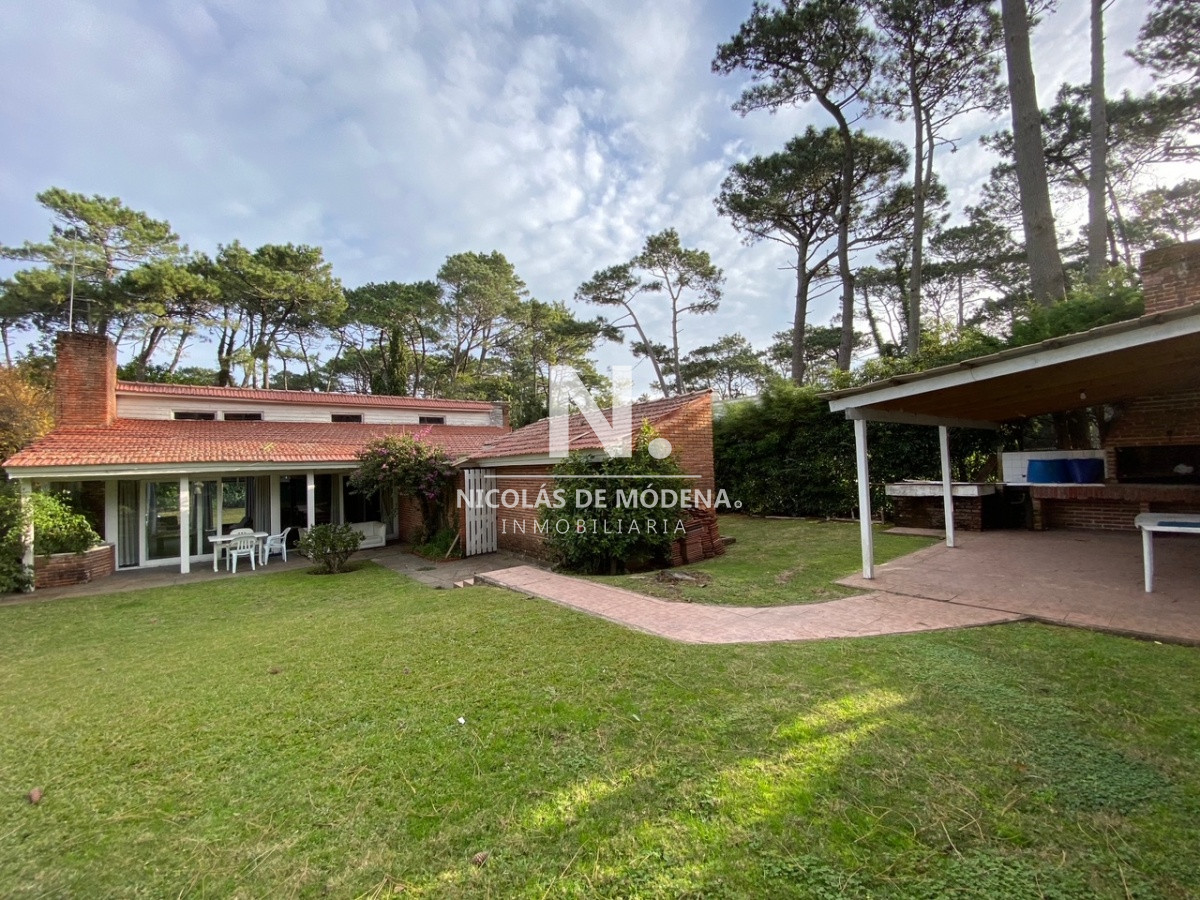Casa ID.164341/59894443339 - VENDE CHALET TRES DORMITORIOS , DOS BAÑOS Y DORMITORIO Y BAÑO DE SERVICIO 