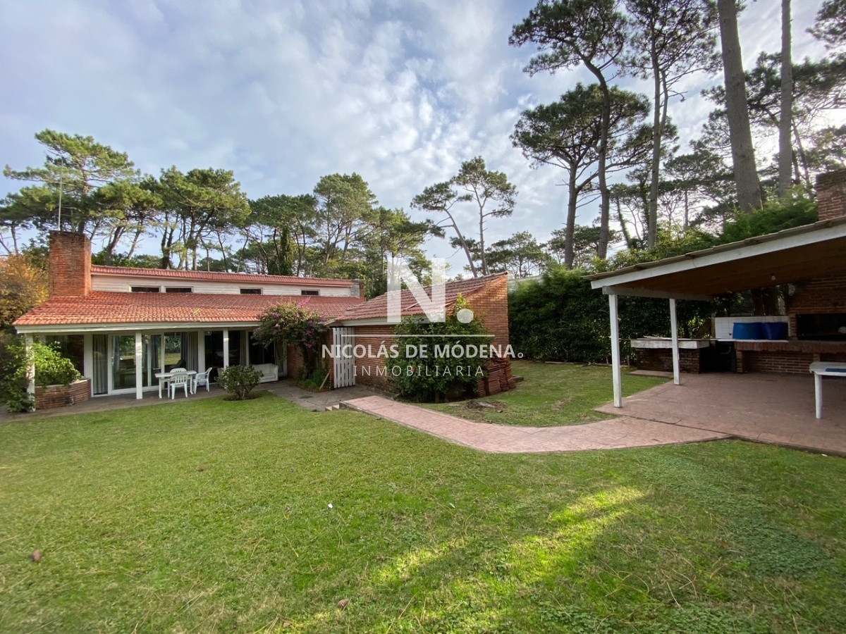 Casa ID.164341/59894443339 - VENDE CHALET TRES DORMITORIOS , DOS BAÑOS Y DORMITORIO Y BAÑO DE SERVICIO 
