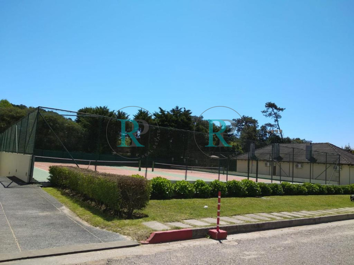 Apartamento ID.2710 - EDIFICIO 12 LUNAS VENTA DE APARTAMENTO 2 DORMITORIOS , 1 BAÑO !!!