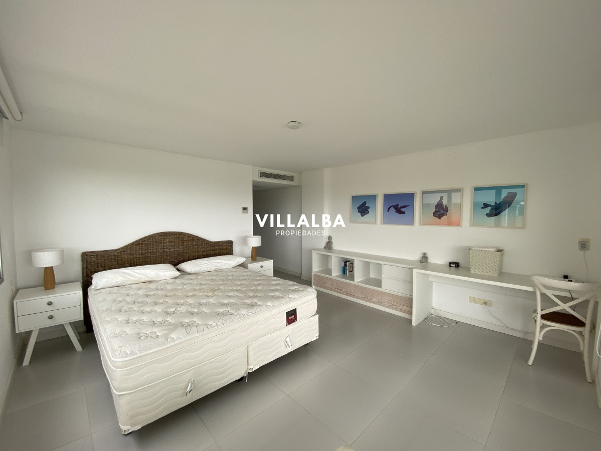 Apartamento ID.2389 - APARTAMENTO EN PRIMERA FILA PLAYA MANSA -PUNTA DEL ESTE 