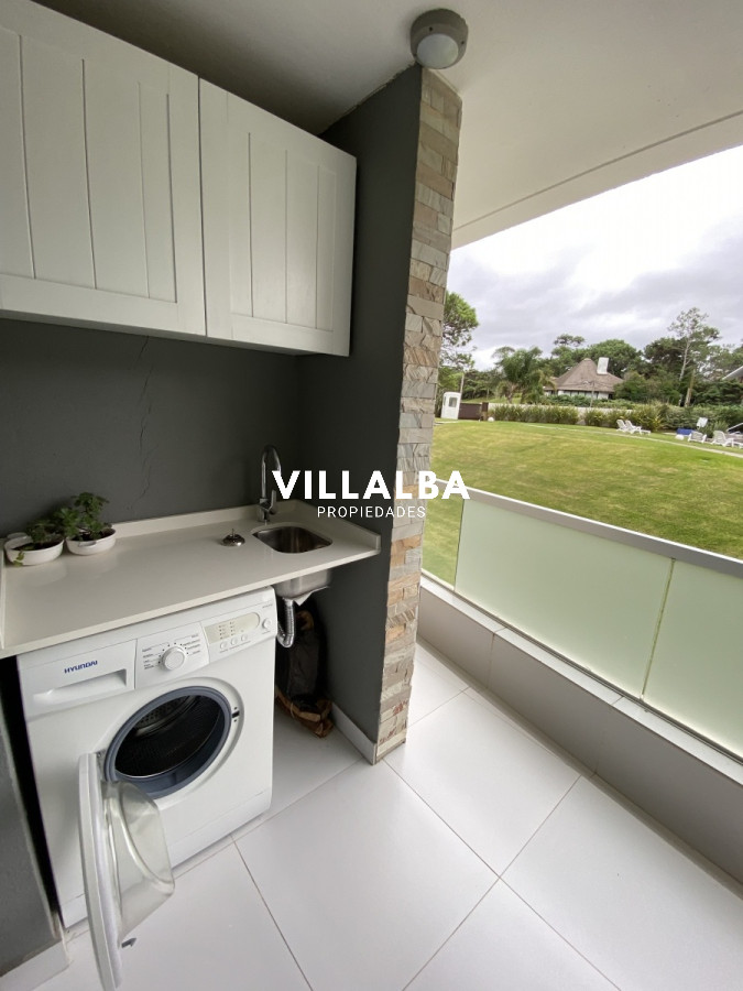 Apartamento ID.2389 - APARTAMENTO EN PRIMERA FILA PLAYA MANSA -PUNTA DEL ESTE 