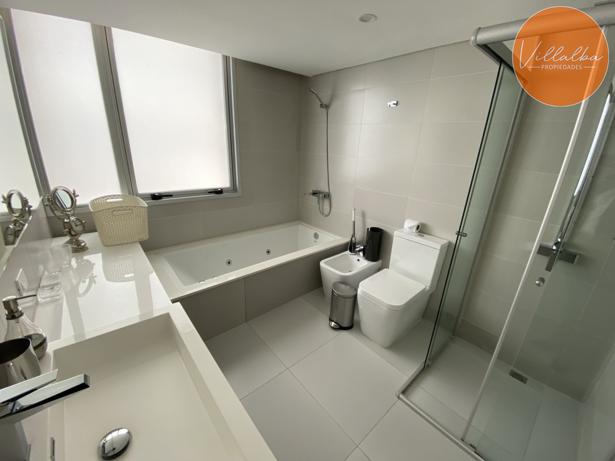 Apartamento ID.2389 - APARTAMENTO EN PRIMERA FILA PLAYA MANSA -PUNTA DEL ESTE 