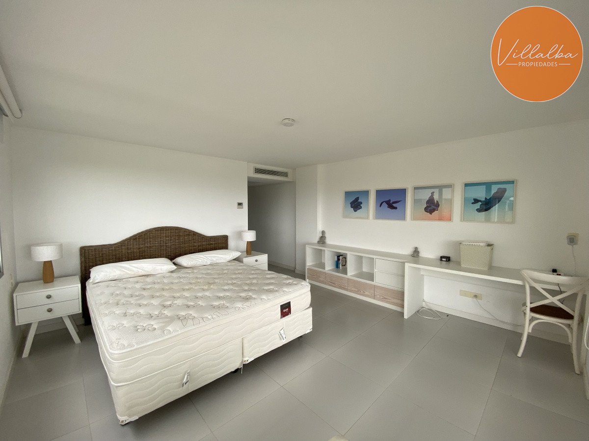 Apartamento ID.2389 - APARTAMENTO EN PRIMERA FILA PLAYA MANSA -PUNTA DEL ESTE 