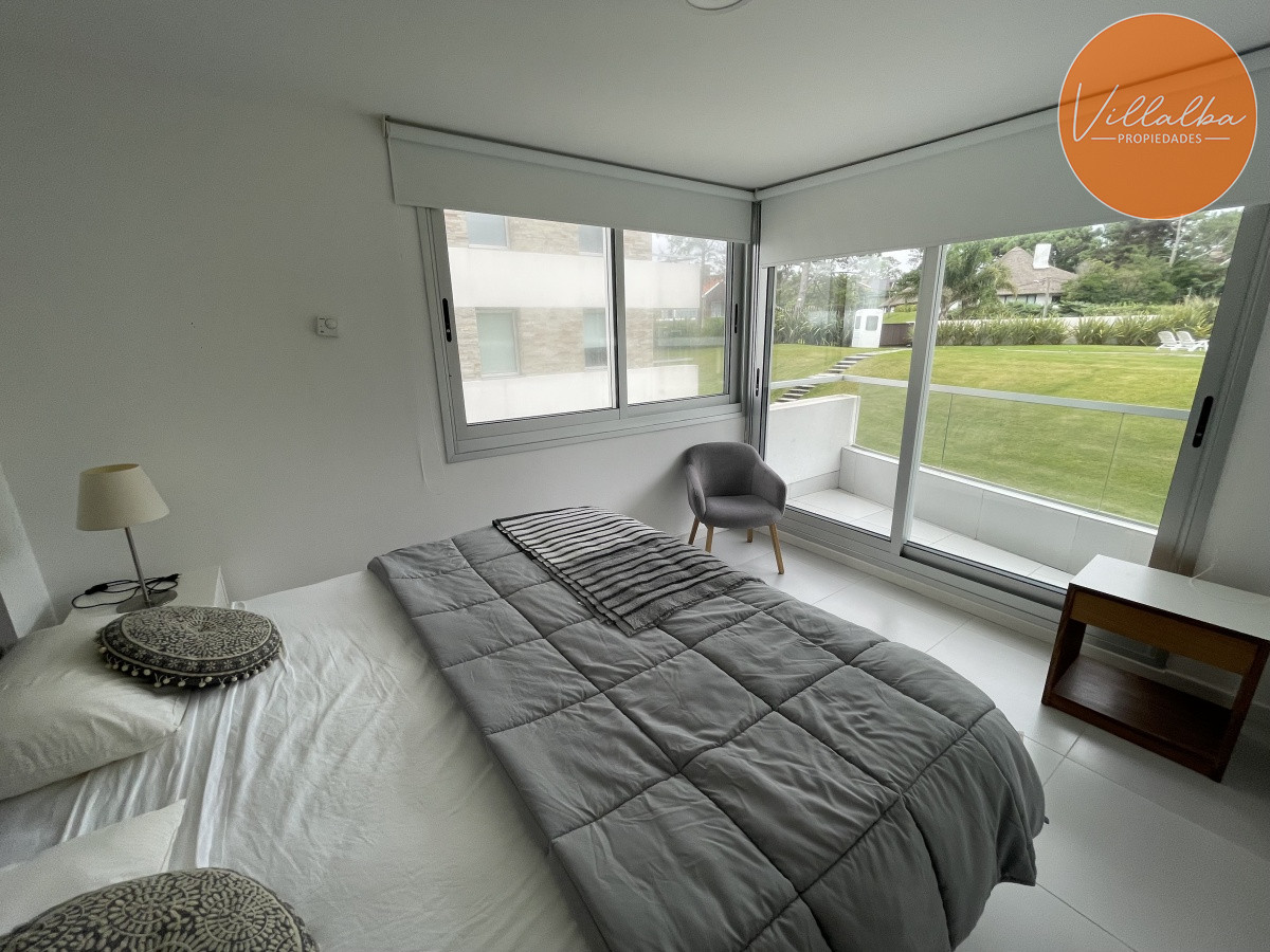 Apartamento ID.2389 - APARTAMENTO EN PRIMERA FILA PLAYA MANSA -PUNTA DEL ESTE 