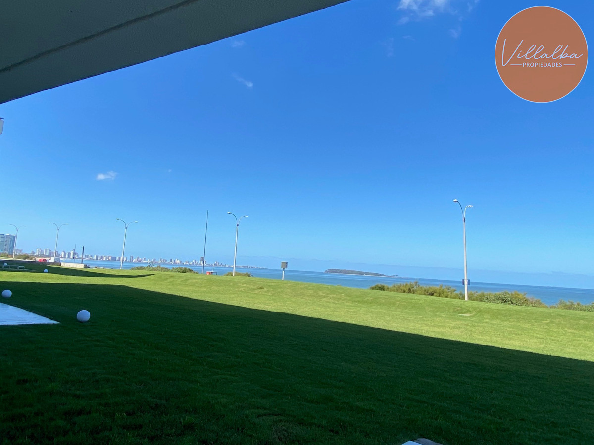 Apartamento ID.2389 - APARTAMENTO EN PRIMERA FILA PLAYA MANSA -PUNTA DEL ESTE 