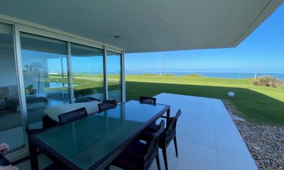 APARTAMENTO EN PRIMERA FILA PLAYA MANSA -PUNTA DEL ESTE