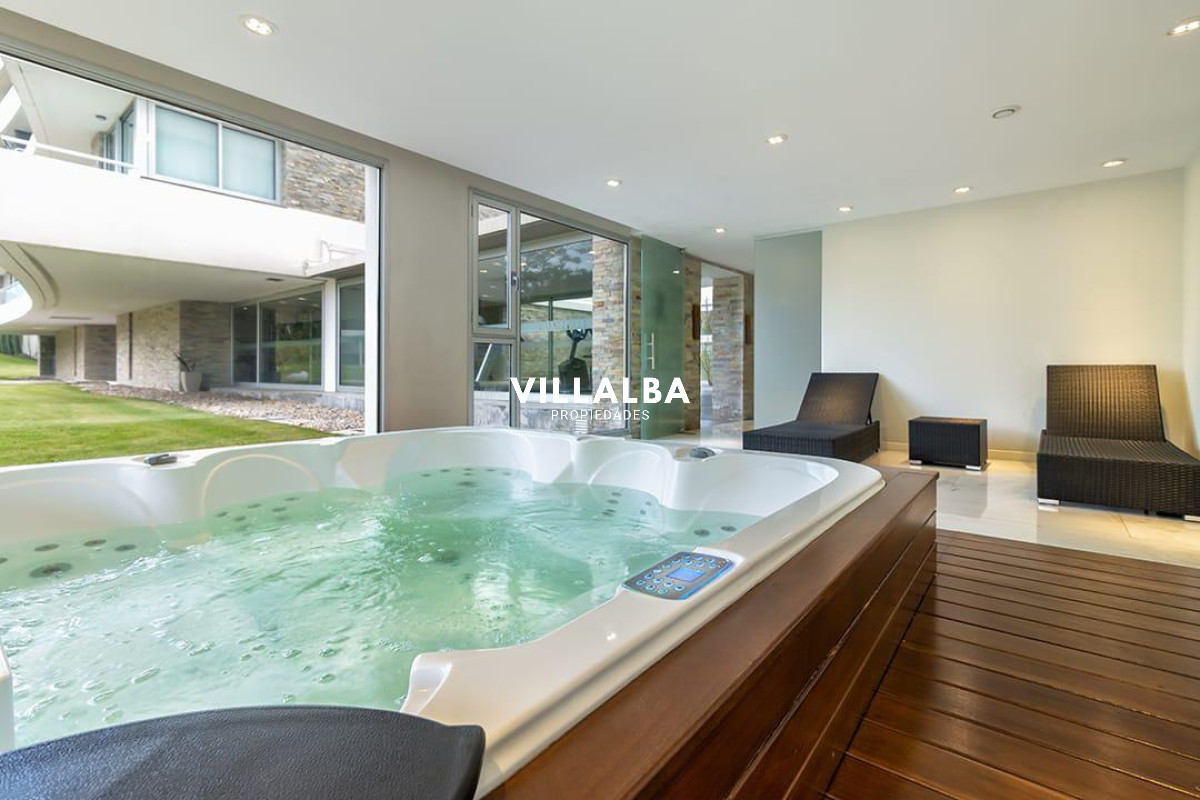 Apartamento ID.2389 - APARTAMENTO EN PRIMERA FILA PLAYA MANSA -PUNTA DEL ESTE 