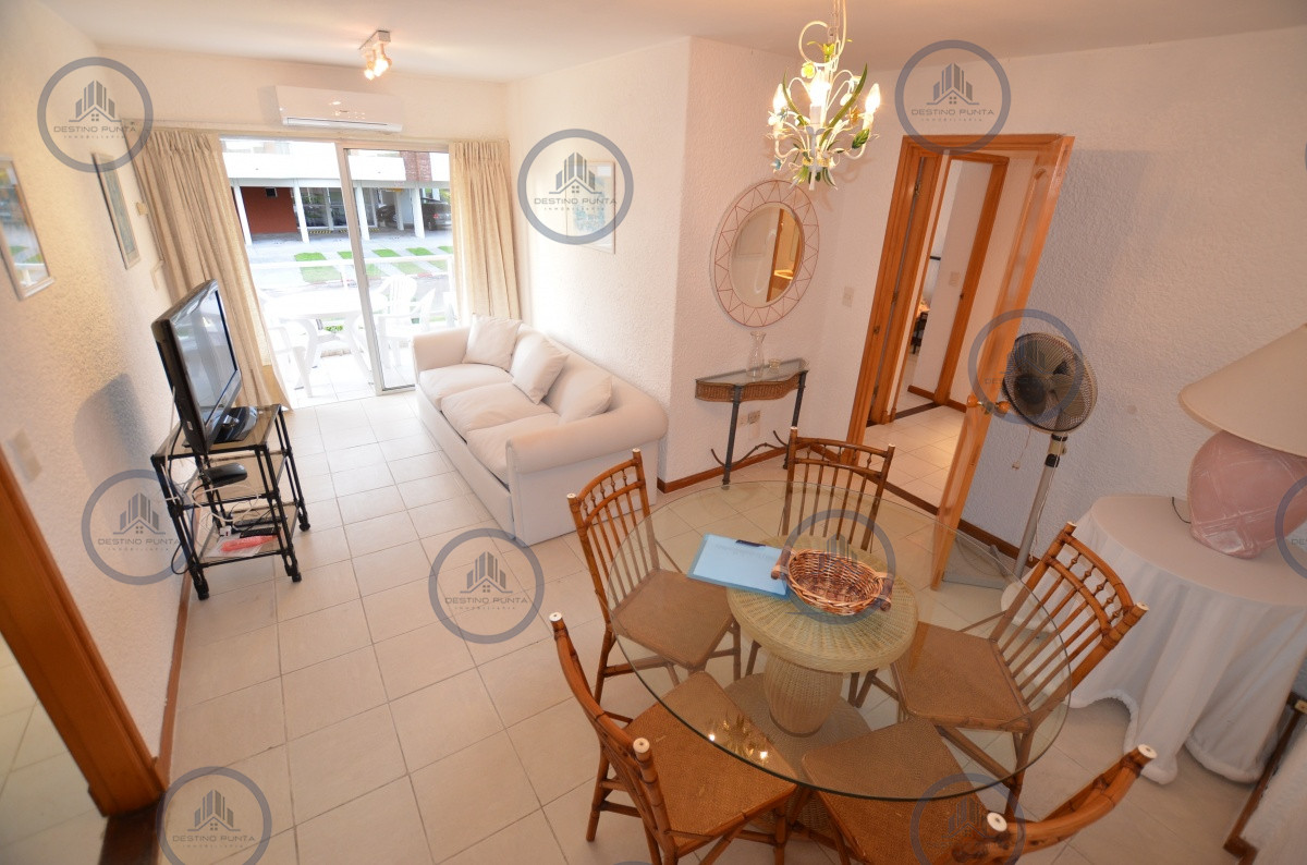 Apartamento en alquiler frente al mar en Playa Mansa, Punta del Este — fotografía 1