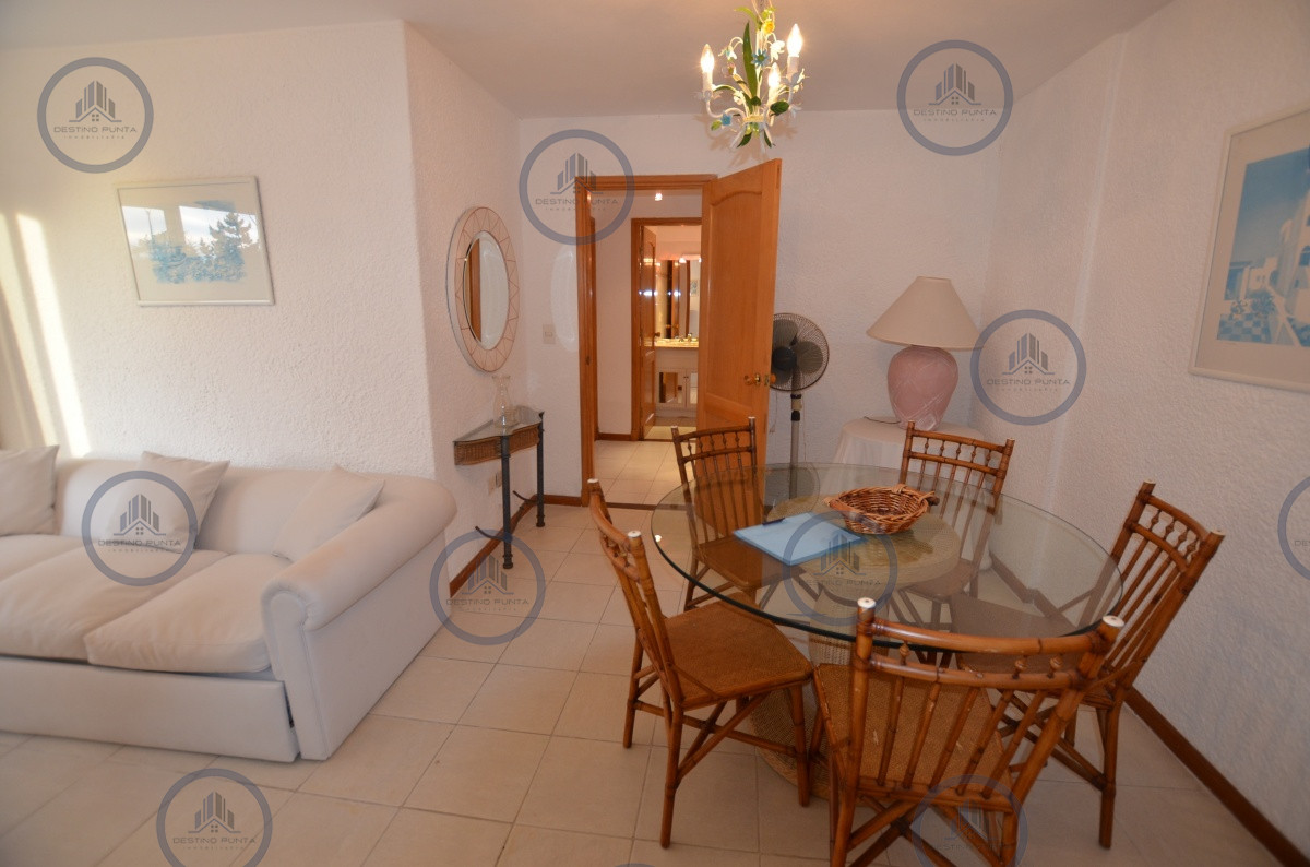 Apartamento en alquiler frente al mar en Playa Mansa, Punta del Este — fotografía 2