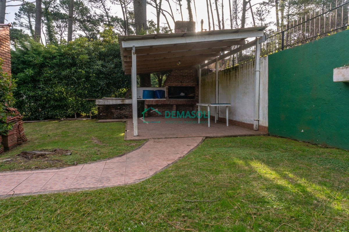 Casa ID.322 - VENDE CHALET TRES DORMITORIOS , DOS BAÑOS Y DORMITORIO Y BAÑO DE SERVICIO 