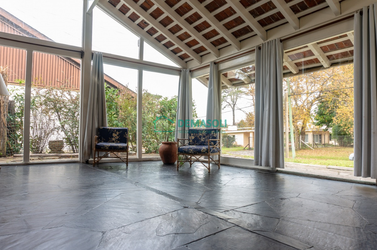 Casa ID.322 - VENDE CHALET TRES DORMITORIOS , DOS BAÑOS Y DORMITORIO Y BAÑO DE SERVICIO 