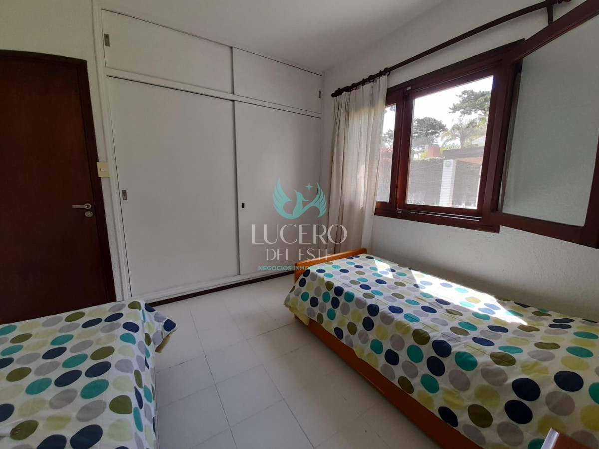 Casa ID.933 - MANSA CHALET EN PARADA  ALQUILA