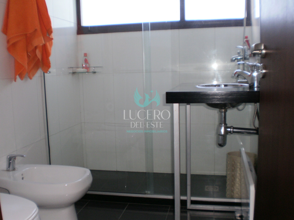 Casa ID.933 - MANSA CHALET EN PARADA  ALQUILA