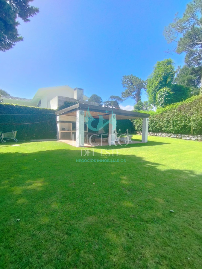 Casa ID.933 - MANSA CHALET EN PARADA  ALQUILA