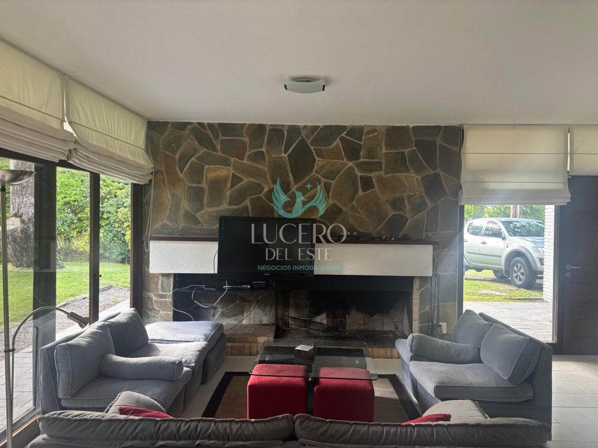 Casa ID.933 - MANSA CHALET EN PARADA  ALQUILA