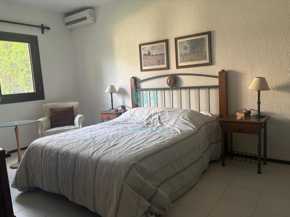 Casa ID.933 - MANSA CHALET EN PARADA  ALQUILA