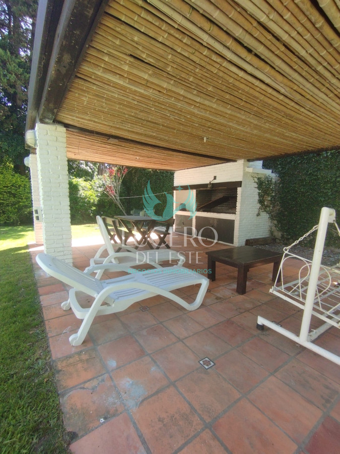 Casa ID.933 - MANSA CHALET EN PARADA  ALQUILA