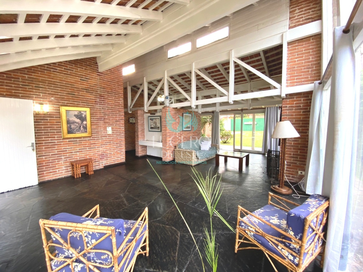 Casa ID.25 - VENDO CHALET TRES DORMITORIOS , DOS BAÑOS Y DORMITORIO Y BAÑO DE SERVICIO 