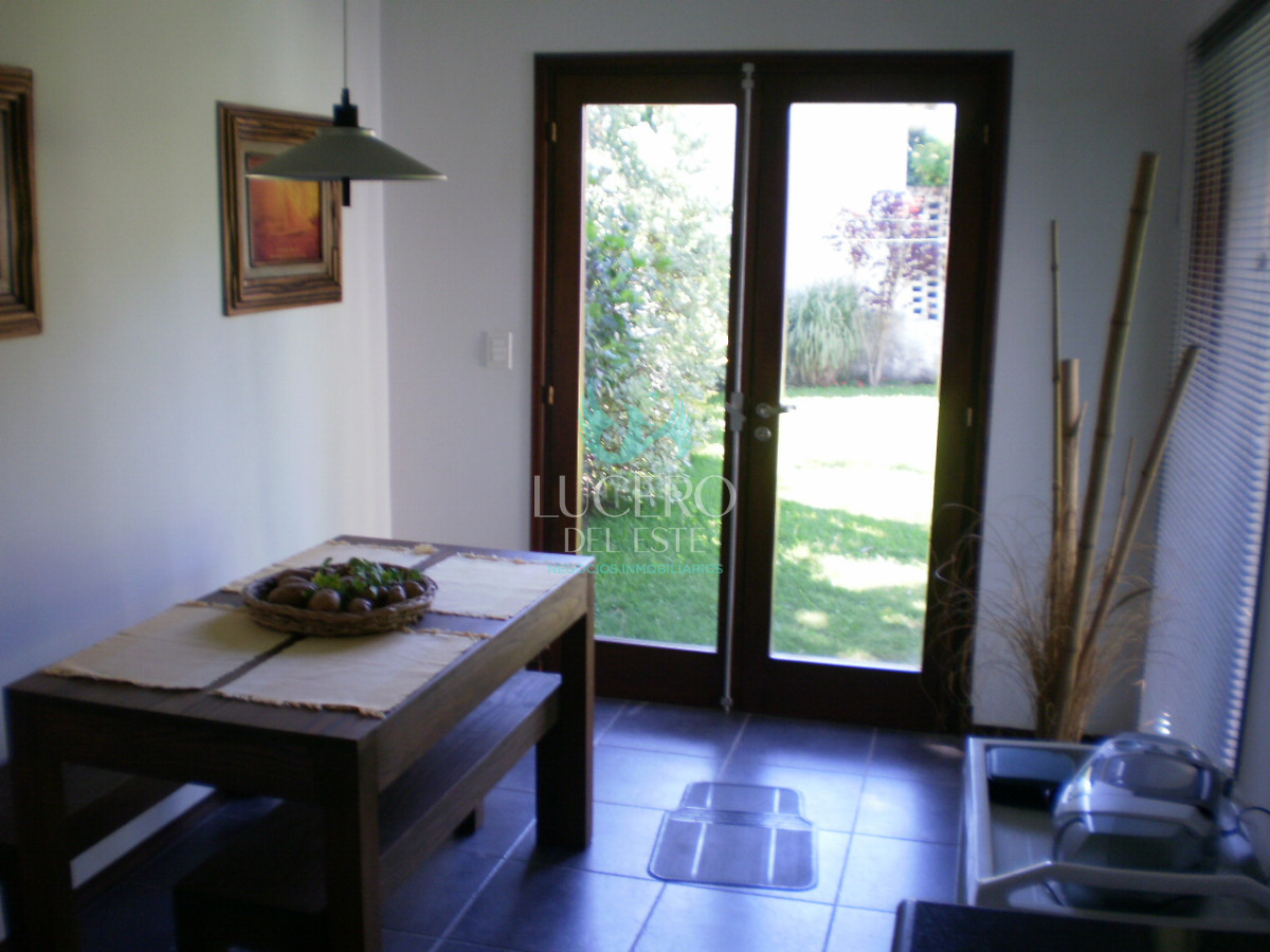 Casa ID.933 - MANSA CHALET EN PARADA  ALQUILA