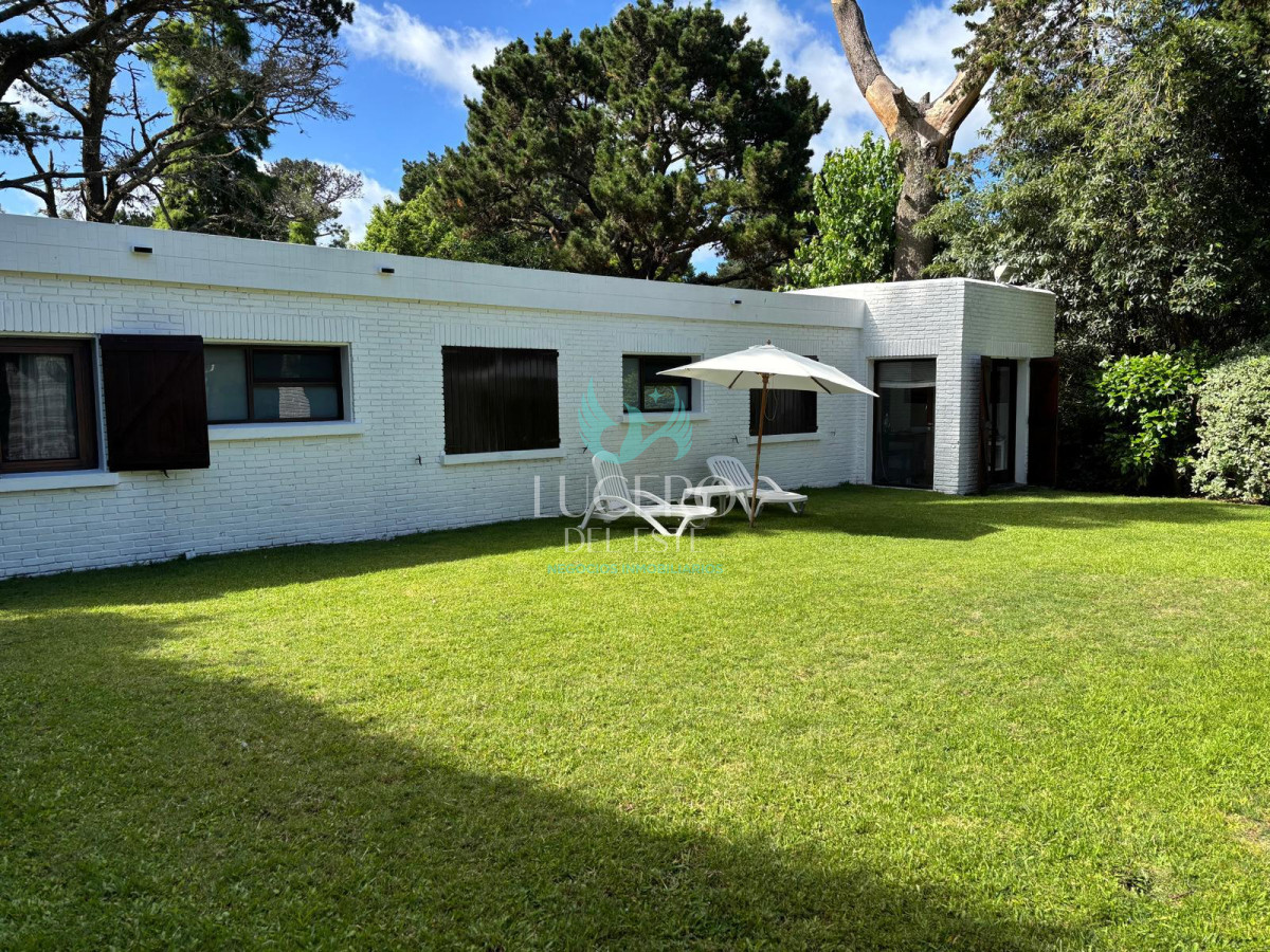 Casa ID.933 - MANSA CHALET EN PARADA  ALQUILA