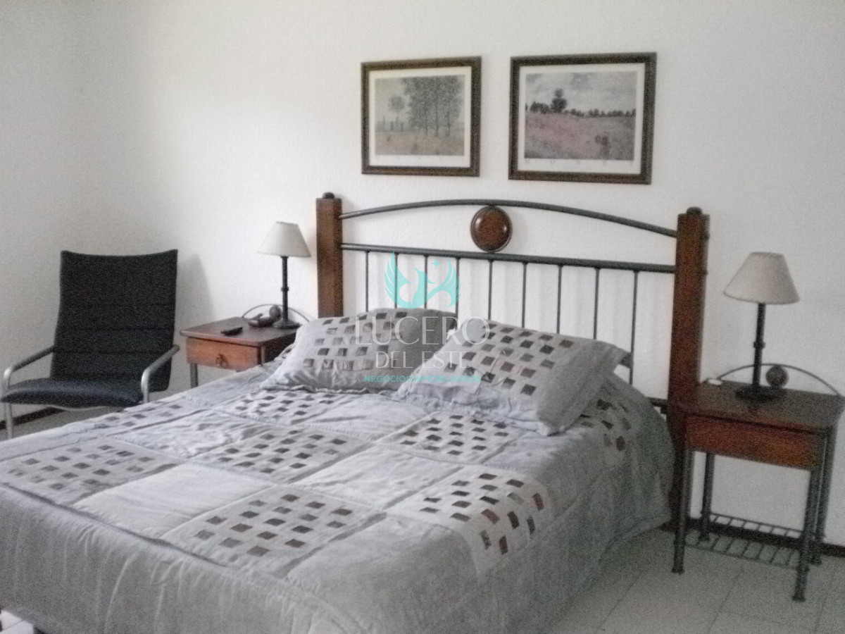 Casa ID.933 - MANSA CHALET EN PARADA  ALQUILA