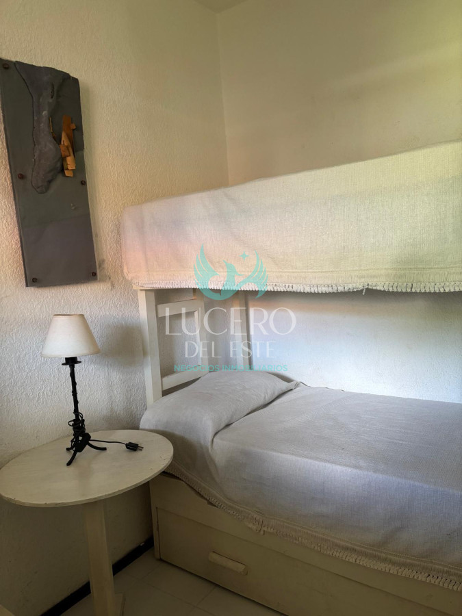 Casa ID.933 - MANSA CHALET EN PARADA  ALQUILA