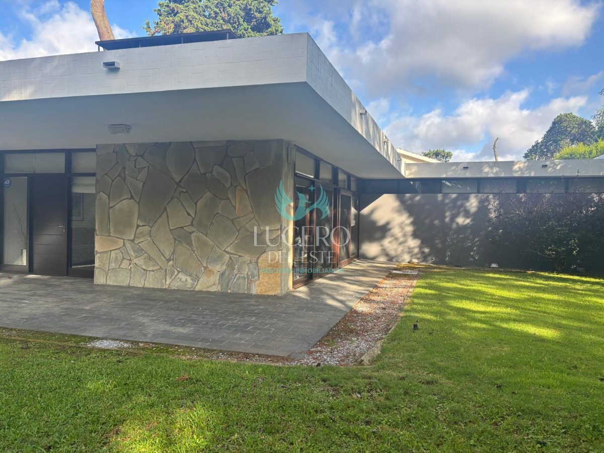 Casa ID.933 - MANSA CHALET EN PARADA  ALQUILA