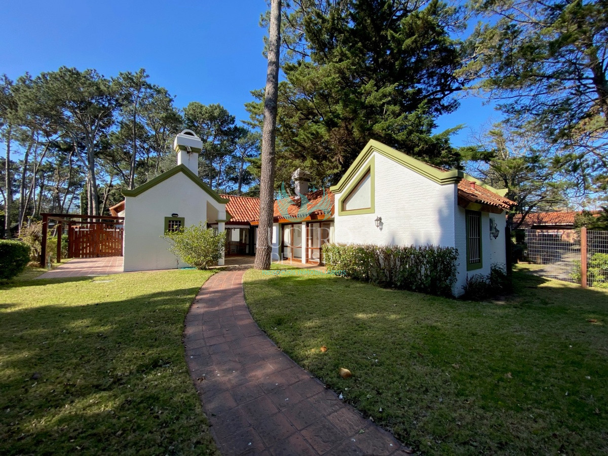 Casa ID.934 - ALQUILA ESPECTACULAR PROPIEDAD EN LO MEJOR DE PARADA MANSA