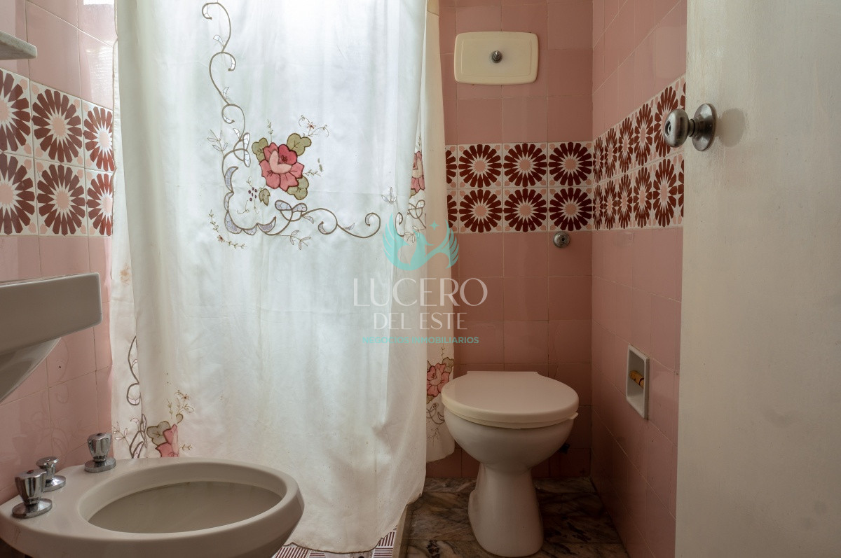 Casa ID.25 - VENDO CHALET TRES DORMITORIOS , DOS BAÑOS Y DORMITORIO Y BAÑO DE SERVICIO 