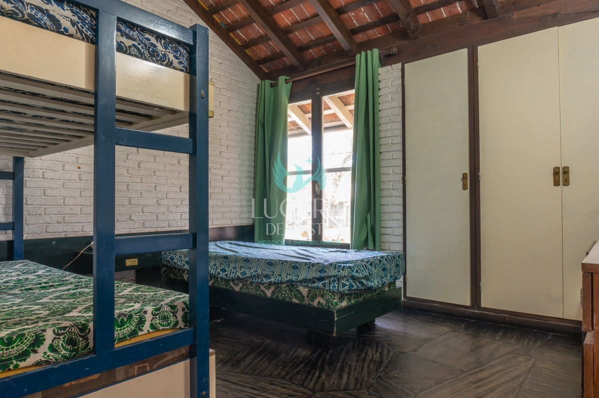 Casa ID.25 - VENDO CHALET TRES DORMITORIOS , DOS BAÑOS Y DORMITORIO Y BAÑO DE SERVICIO 