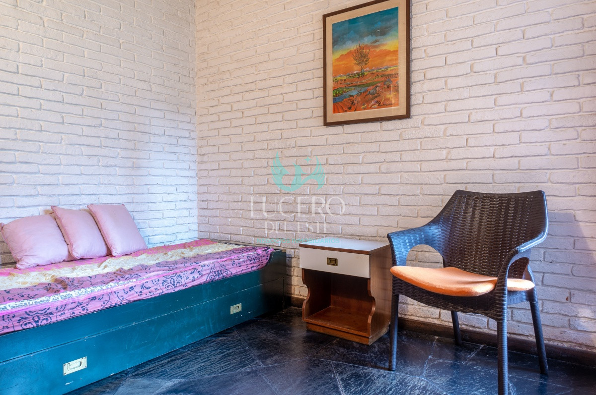 Casa ID.25 - VENDO CHALET TRES DORMITORIOS , DOS BAÑOS Y DORMITORIO Y BAÑO DE SERVICIO 