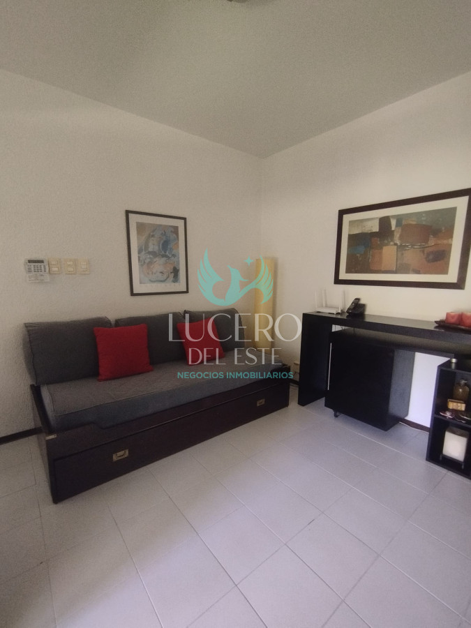 Casa ID.933 - MANSA CHALET EN PARADA  ALQUILA