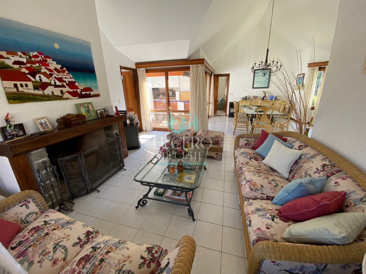 Casa ID.934 - ALQUILA ESPECTACULAR PROPIEDAD EN LO MEJOR DE PARADA MANSA