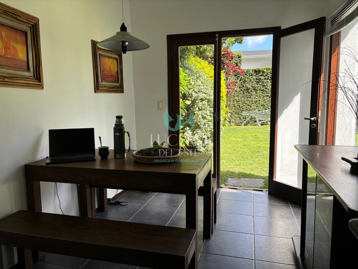 Casa ID.933 - MANSA CHALET EN PARADA  ALQUILA