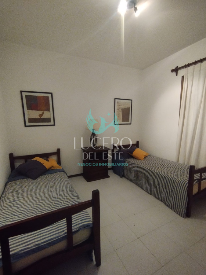 Casa ID.933 - MANSA CHALET EN PARADA  ALQUILA