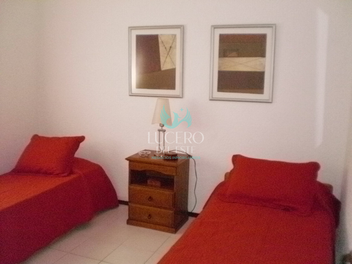 Casa ID.933 - MANSA CHALET EN PARADA  ALQUILA