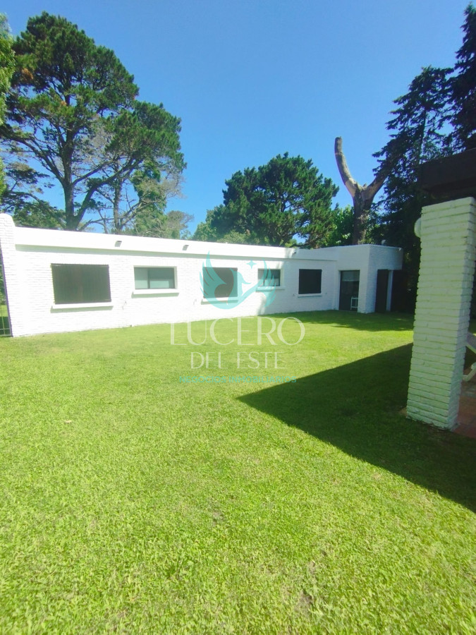 Casa ID.933 - MANSA CHALET EN PARADA  ALQUILA