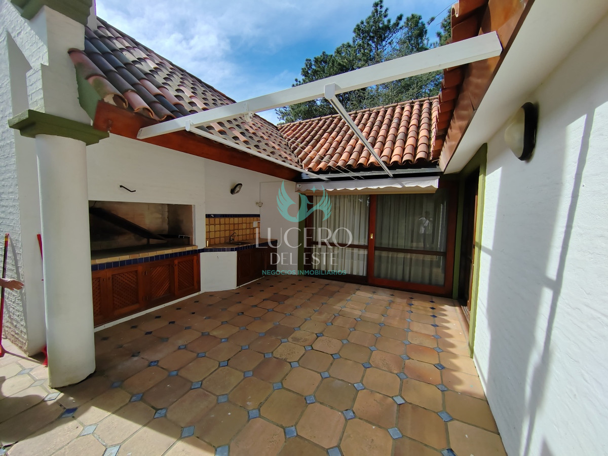 Casa ID.934 - ALQUILA ESPECTACULAR PROPIEDAD EN LO MEJOR DE PARADA MANSA