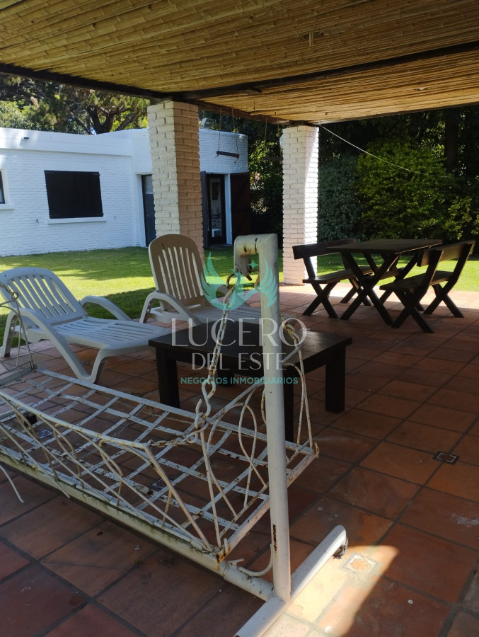 Casa ID.933 - MANSA CHALET EN PARADA  ALQUILA