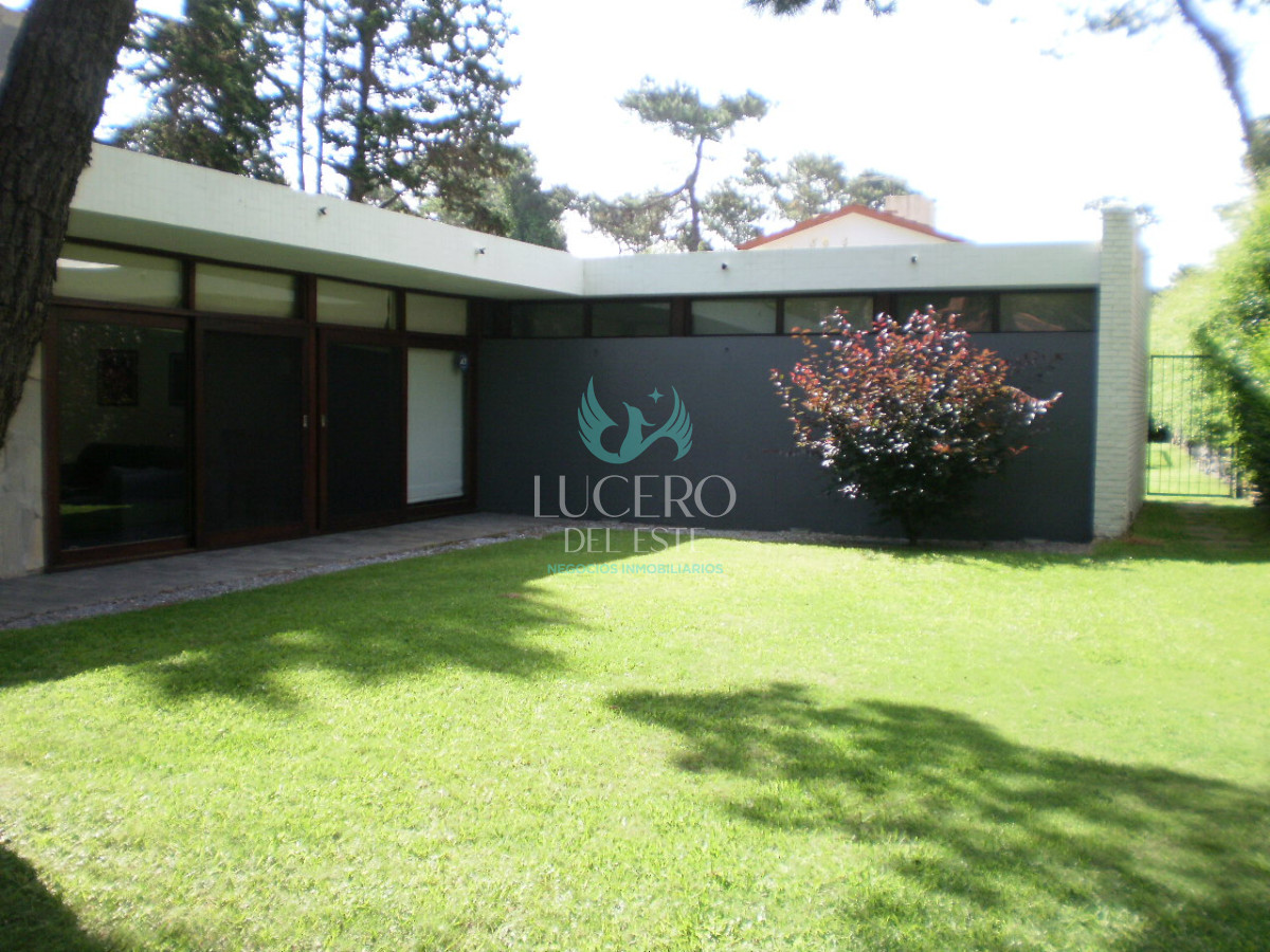 Casa ID.933 - MANSA CHALET EN PARADA  ALQUILA