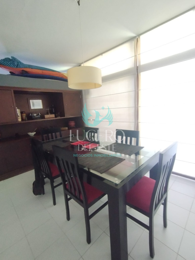 Casa ID.933 - MANSA CHALET EN PARADA  ALQUILA