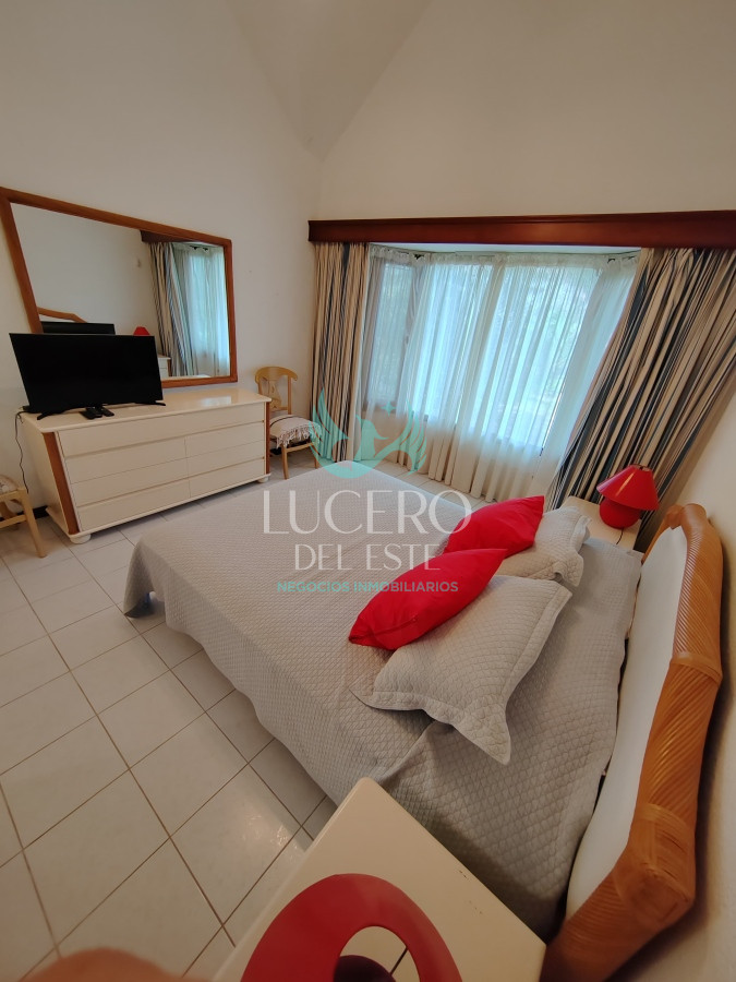 Casa ID.934 - ALQUILA ESPECTACULAR PROPIEDAD EN LO MEJOR DE PARADA MANSA