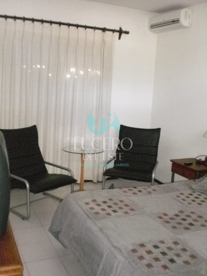 Casa ID.933 - MANSA CHALET EN PARADA  ALQUILA