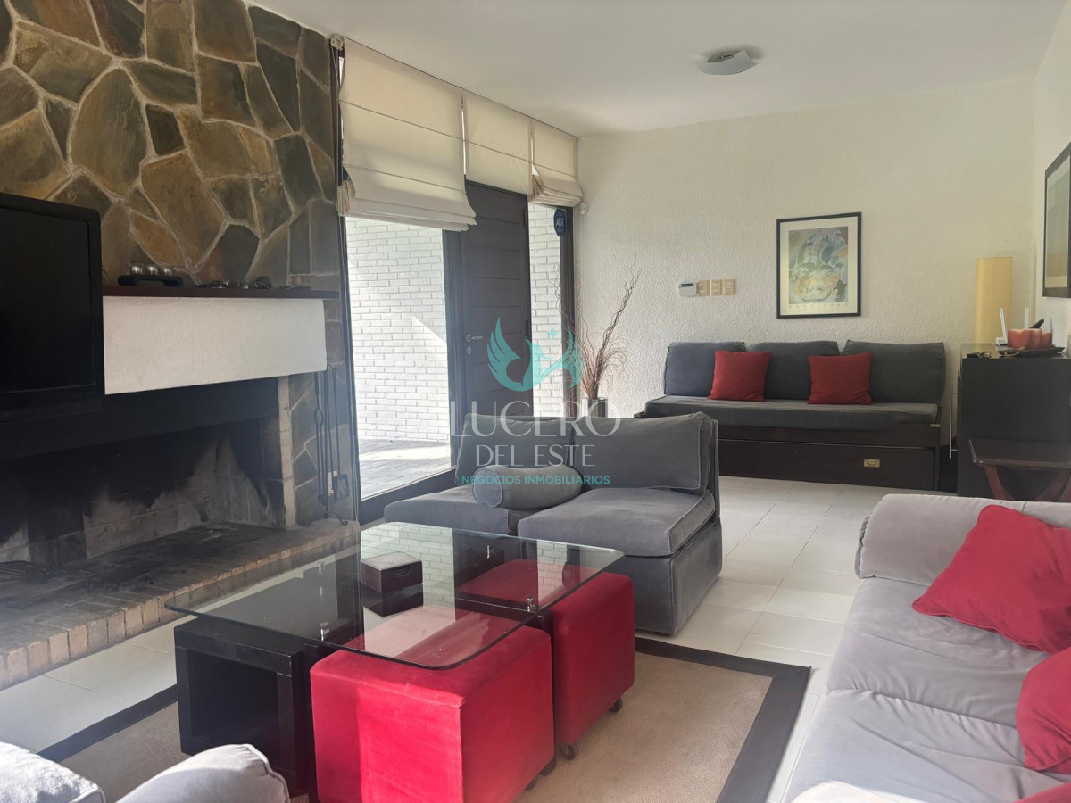 Casa ID.933 - MANSA CHALET EN PARADA  ALQUILA