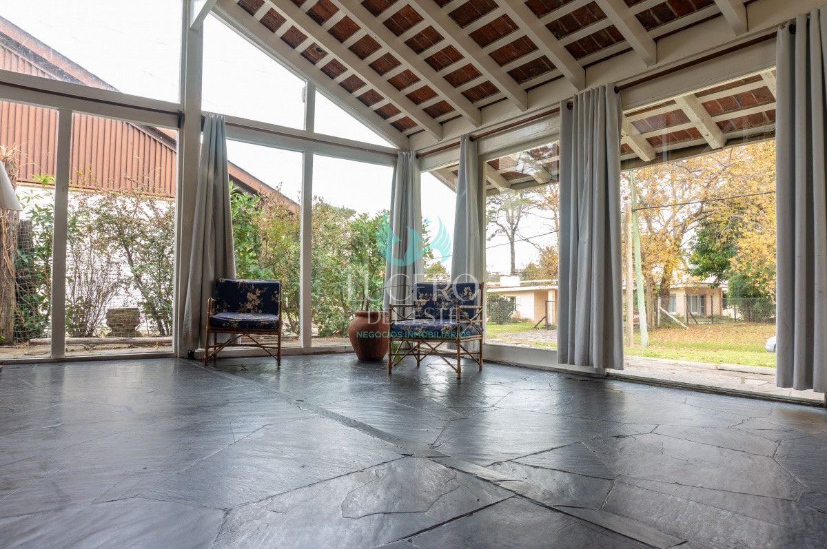 Casa ID.25 - VENDO CHALET TRES DORMITORIOS , DOS BAÑOS Y DORMITORIO Y BAÑO DE SERVICIO 