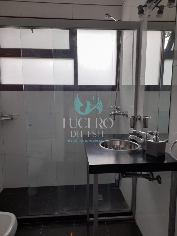 Casa ID.933 - MANSA CHALET EN PARADA  ALQUILA