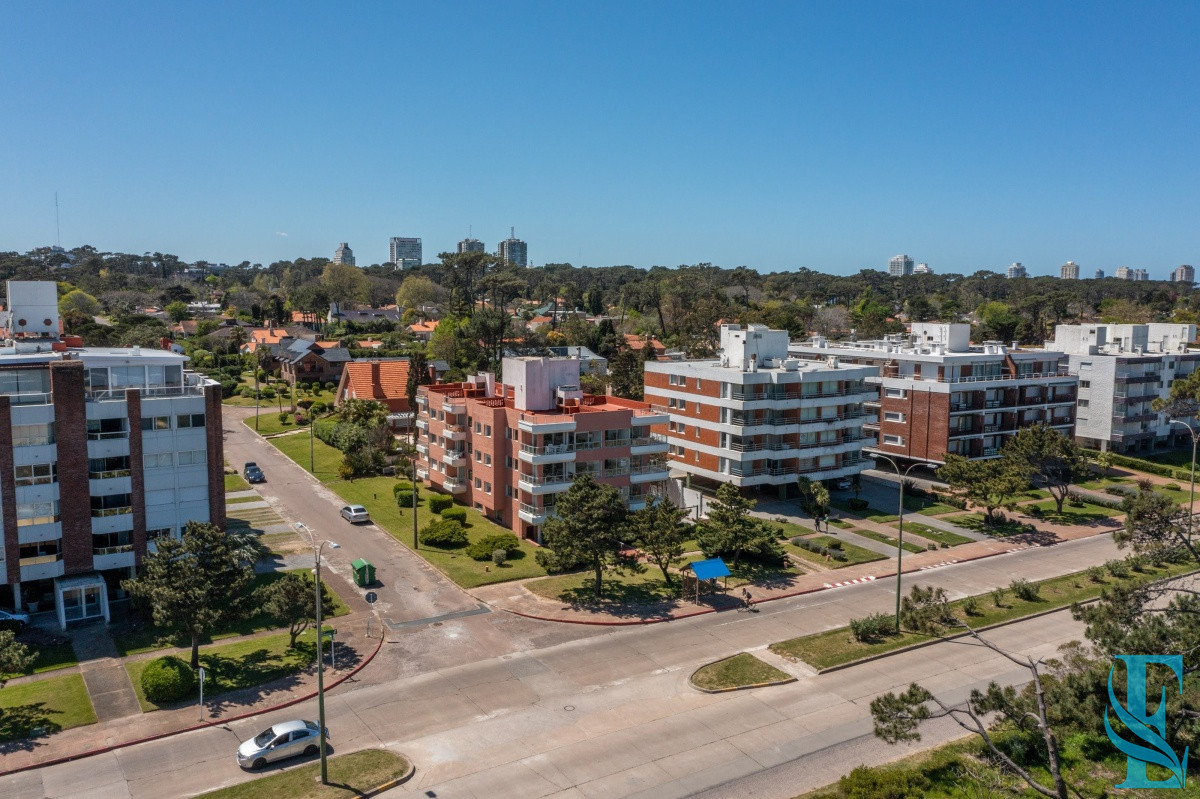 Apartamento ID.49 - EDIFICIO LAS OLAS -ALQUILA APARTAMENTO 3 DORMITORIOS , 2 BAÑOS