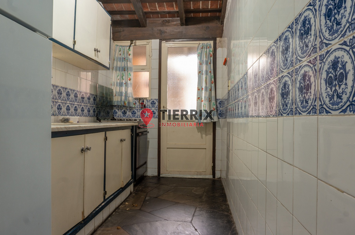 Casa ID.111 - VENDE CHALET TRES DORMITORIOS , DOS BAÑOS Y DORMITORIO Y BAÑO DE SERVICIO 