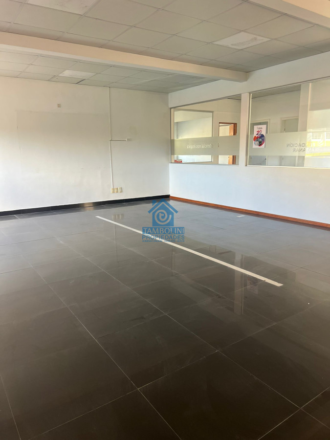 Local Comercial ID.789 - Gran Local en Alquiler Anual en Maldonado